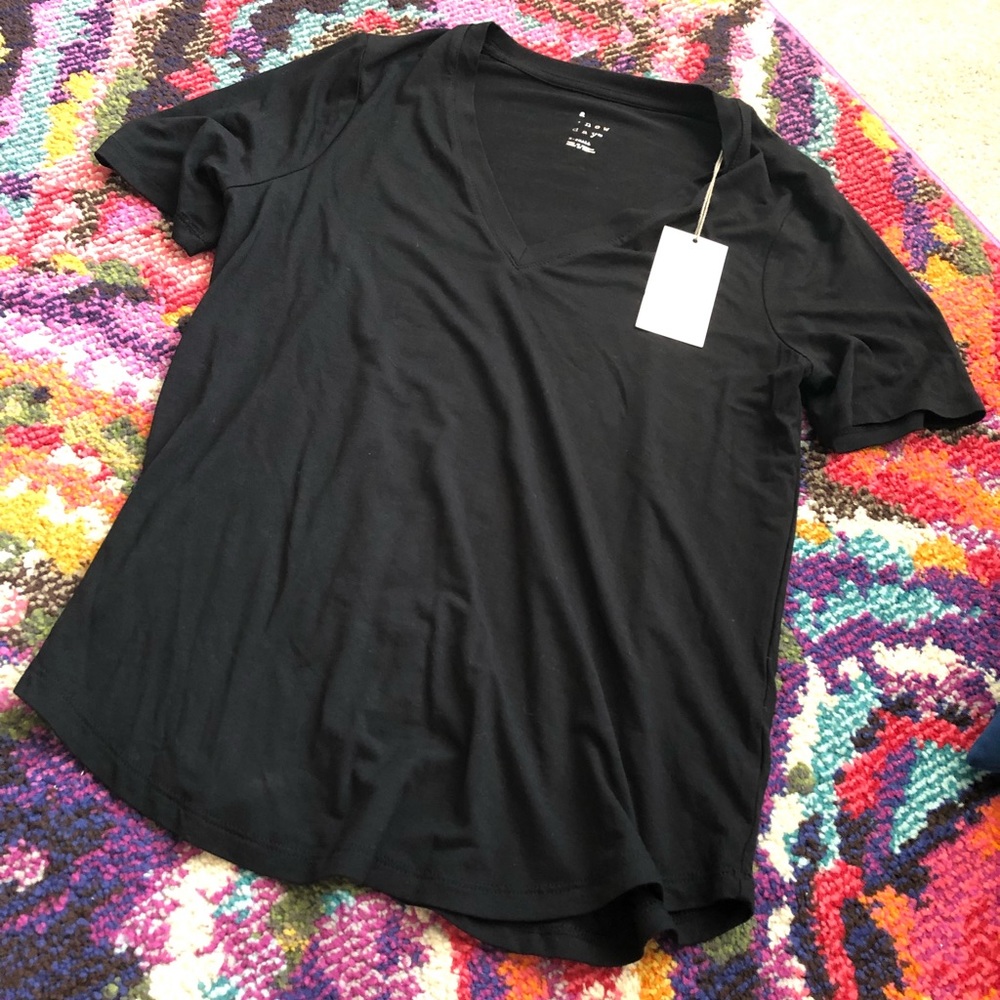 Women’s V-neck tee